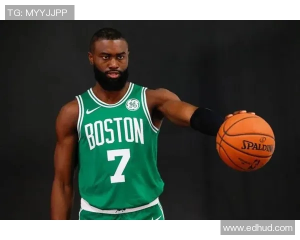 杰伦布朗如何在NBA赛场上展现领袖风范与个人魅力